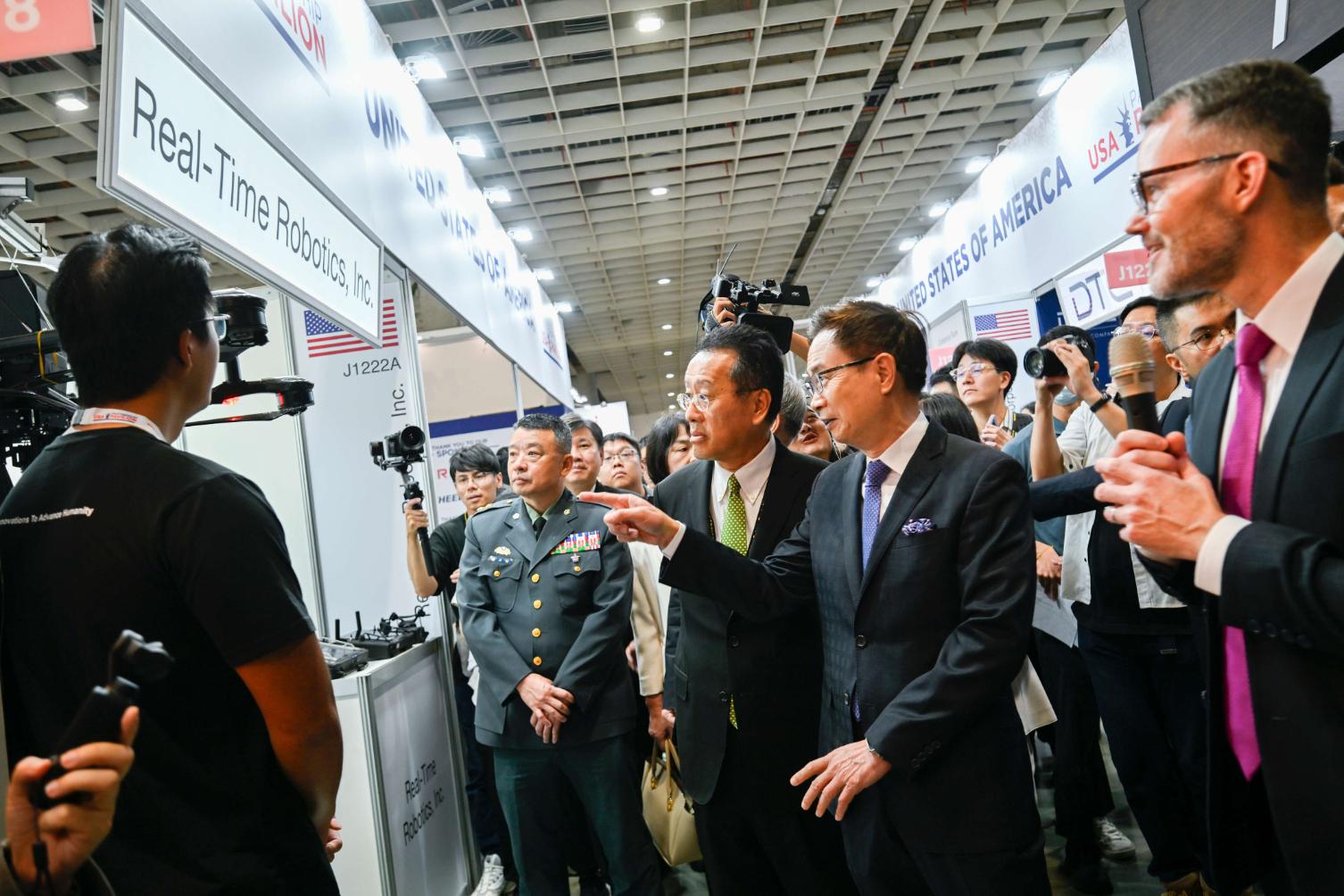 台杉投資將引介美軍火商拜會各單位「川友友」將來台指導建軍？ | 信傳媒