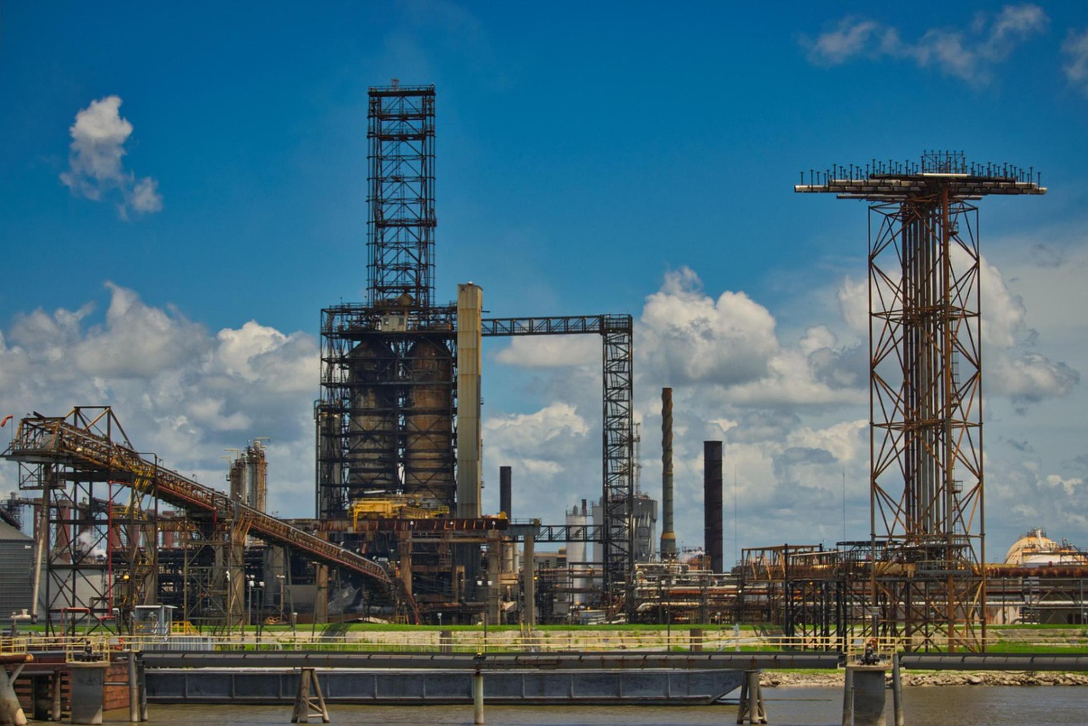 需求疲弱與OPEC提高石油產量國際油價不振天然氣4天內暴跌15% | 信傳媒