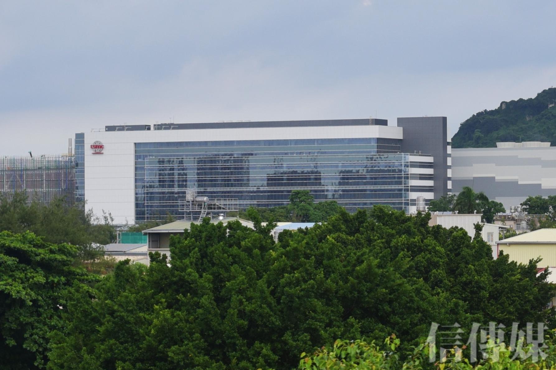 美國降息利多宣布後ADR創新高、台積電秒填息後收盤反跌30元台股大跌375.98點| 信傳媒