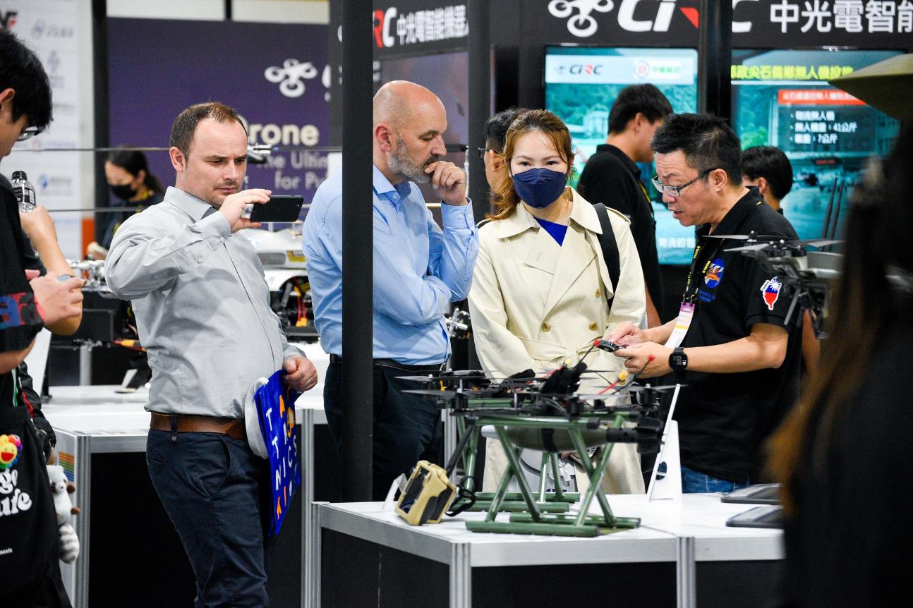 經濟部明開標無人機巨額顧問約1+5億元推非紅與國際鏈結引熱議| 信傳媒