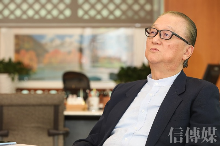 人物》神與革命家 追父半世紀的老董──簡明仁 | 信傳媒