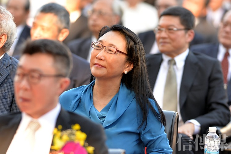 Re: [問卦] 館長又加碼捐50萬總共捐300萬