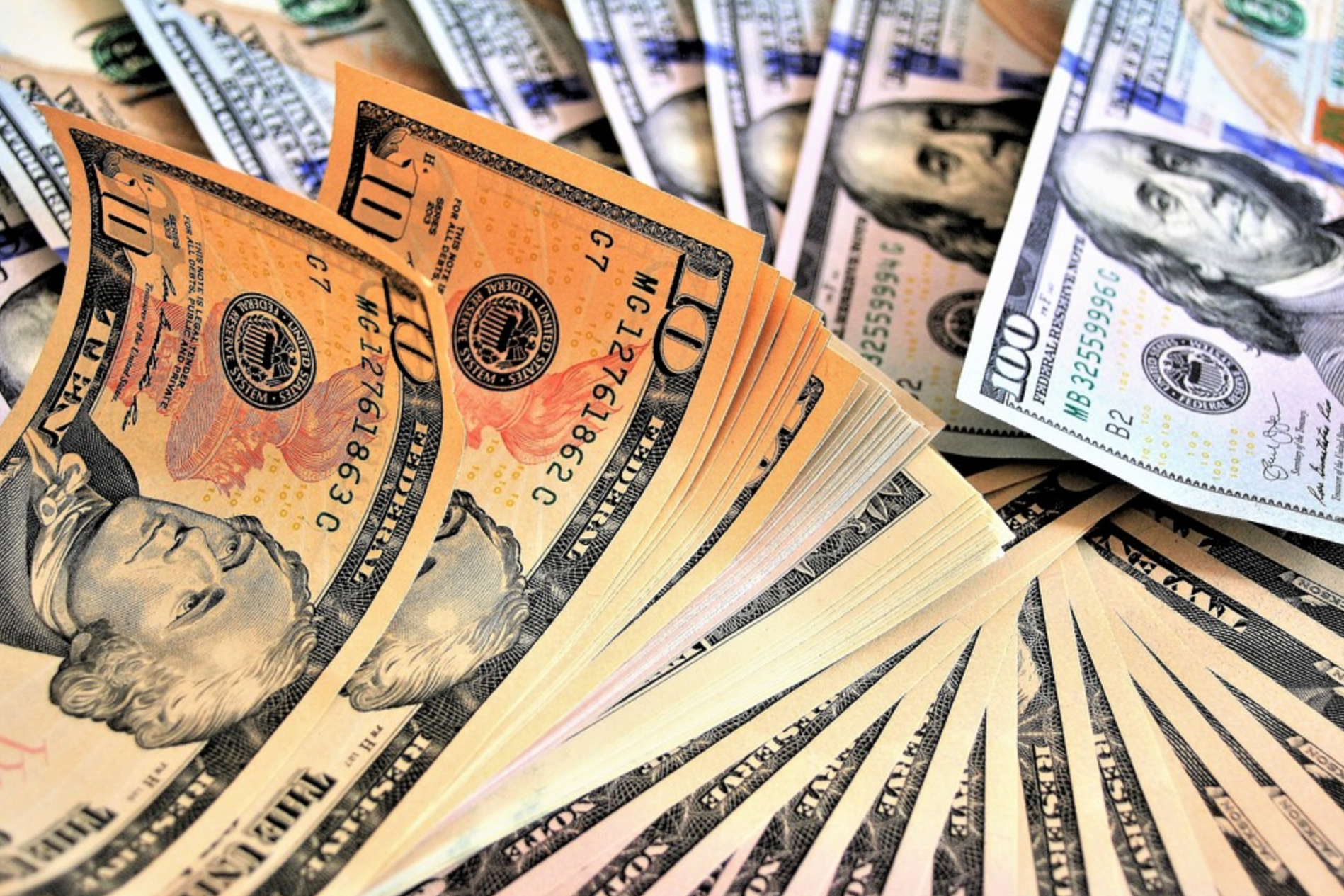 美元定存利率喊到9％ 「四大陷阱」點出沒這麼好康| 信傳媒