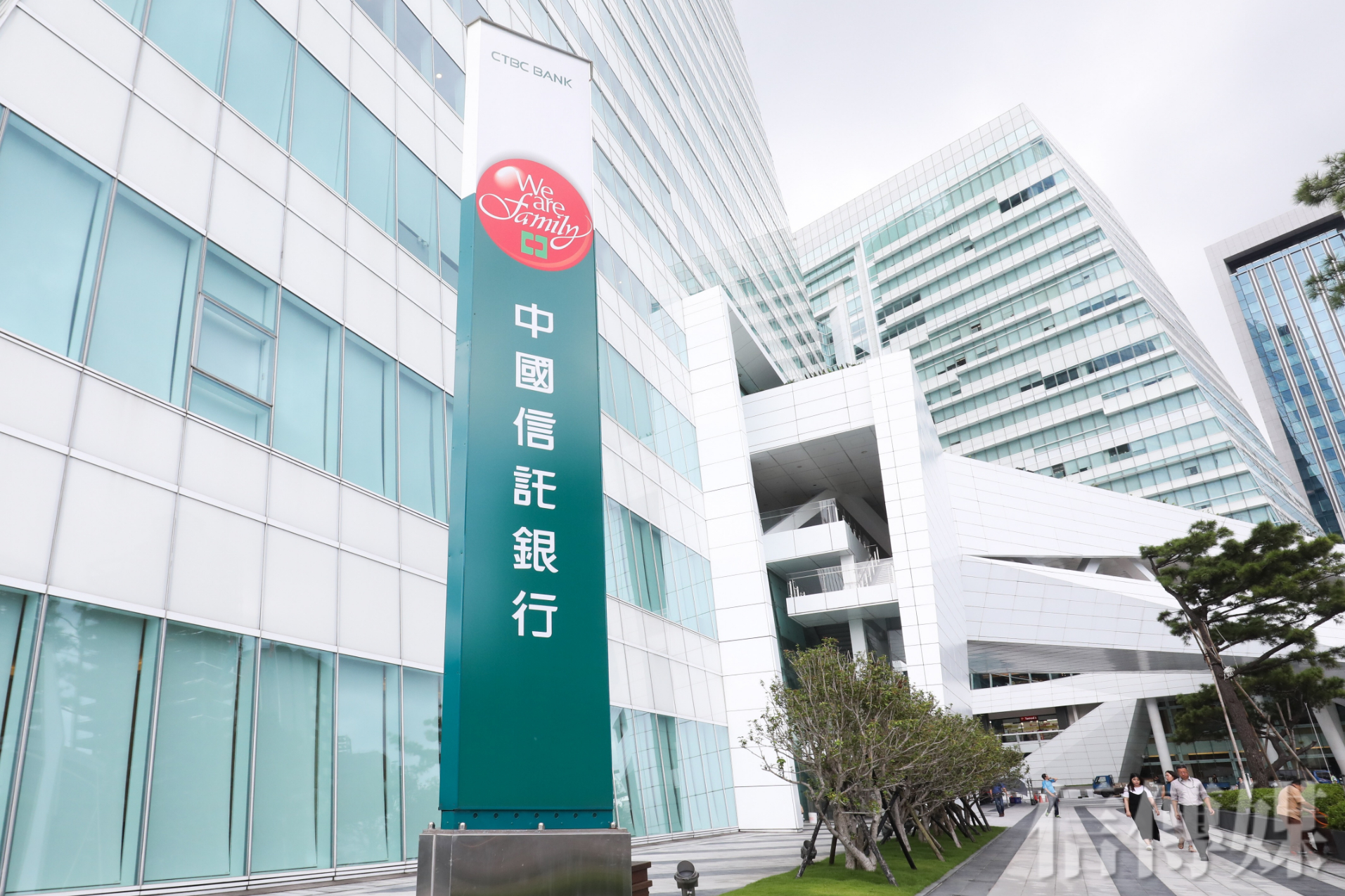 大 到 不能 倒 的 銀行 2025 (99) 사진