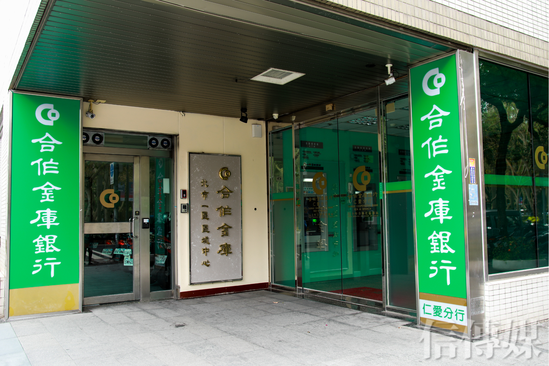 遠航停飛 緊急凍結往來帳戶 放款22億的合庫怒 通通見不到公司高層 信傳媒