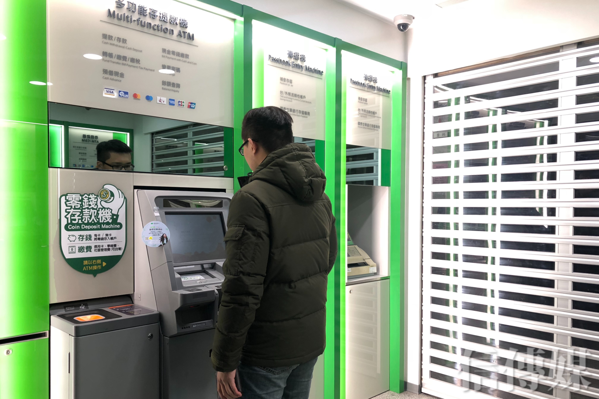 台灣人領錢超方便！從這個數據看ATM密度竟比超商還高| 信傳媒