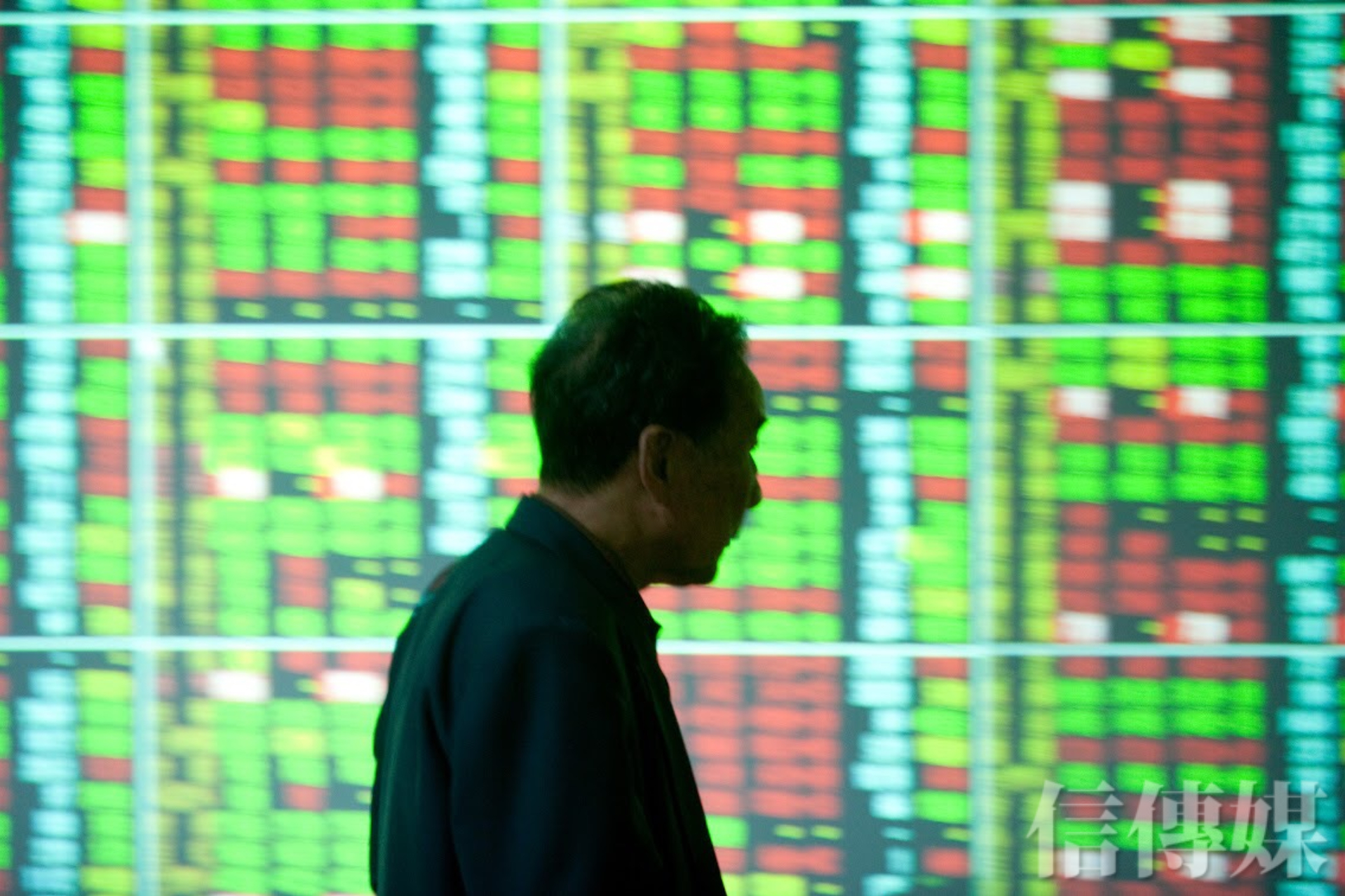 恐慌飆升！股市崩盤股民哀嚎這檔卻因禍得福| 信傳媒