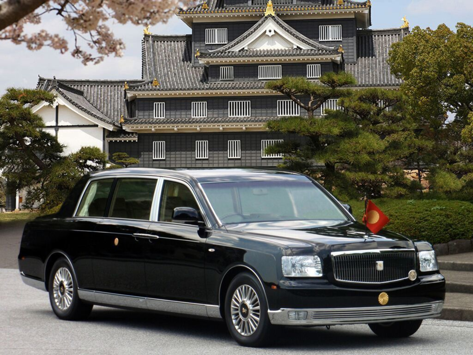 Century цена. Toyota Century императора Японии. Toyota Century 2001. Toyota Century Royal императора. Тойота сенчури лимузин.