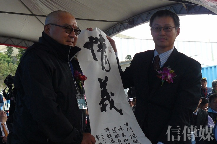 尹衍樑挺群聯情義 股價兩頭賺 信傳媒