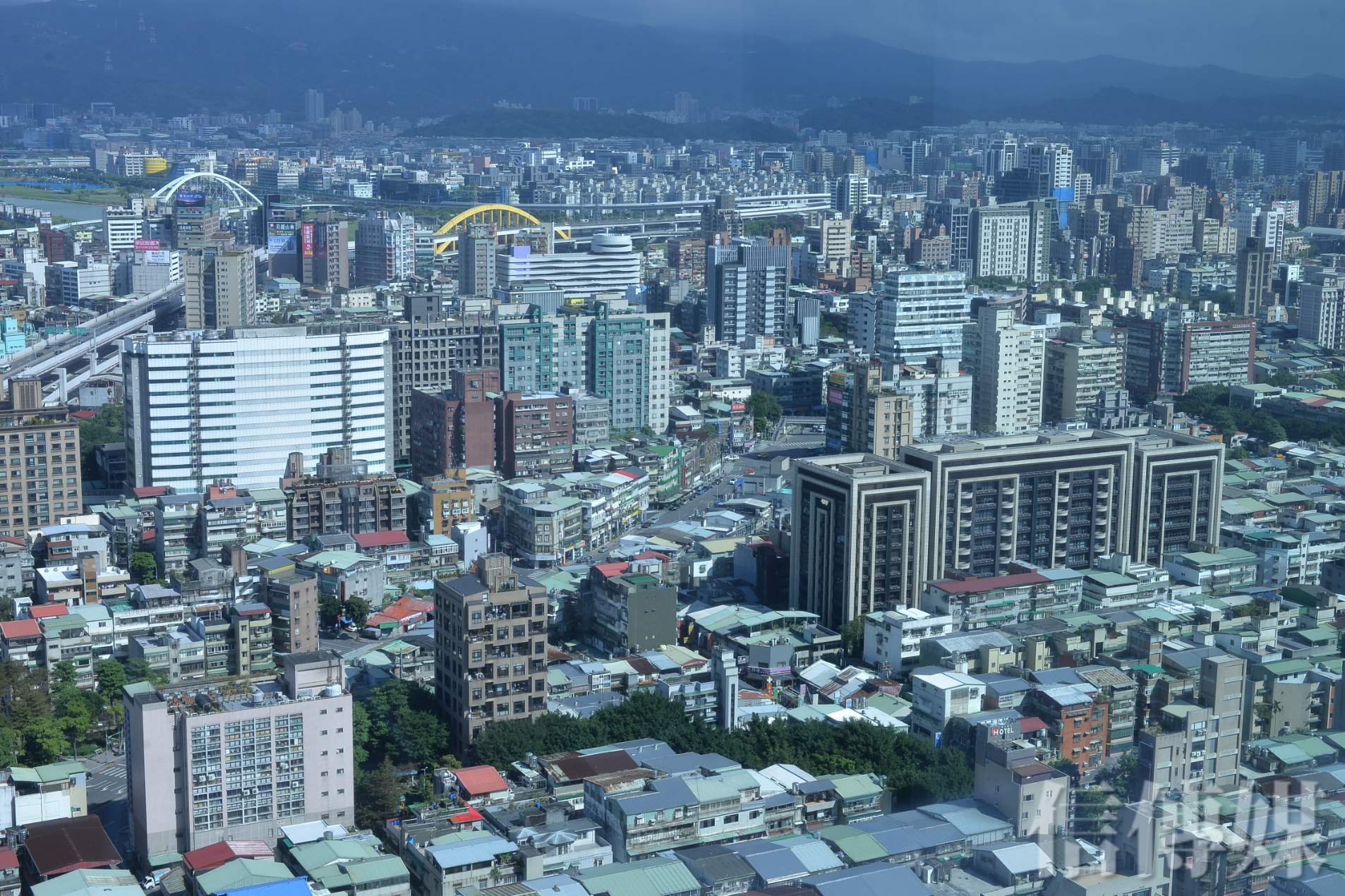央行打房》銀行不動產曝險大增公股行庫幾乎「貸到滿」 台中銀土地放款超過千億| 信傳媒