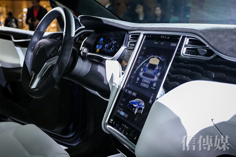 富豪爭相訂購特斯拉Model X 充電成為大問題 | 信傳媒