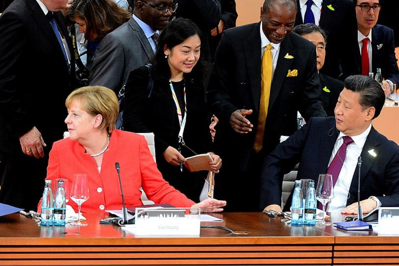 習近平、梅克爾熱線也沒用？「歐中友好」主席遭調查《歐中協議》命運難測| 信傳媒