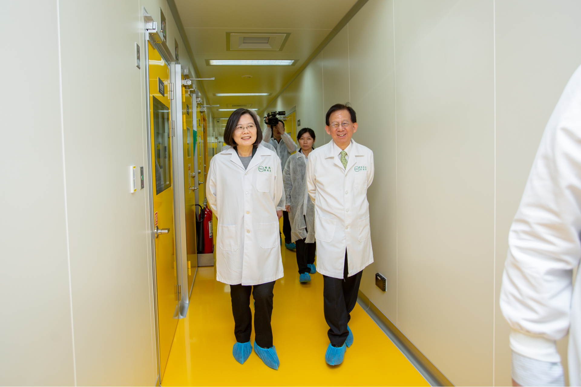 把高端疫苗跟民進黨政府綁在一起無疑是政治豪賭| 信傳媒