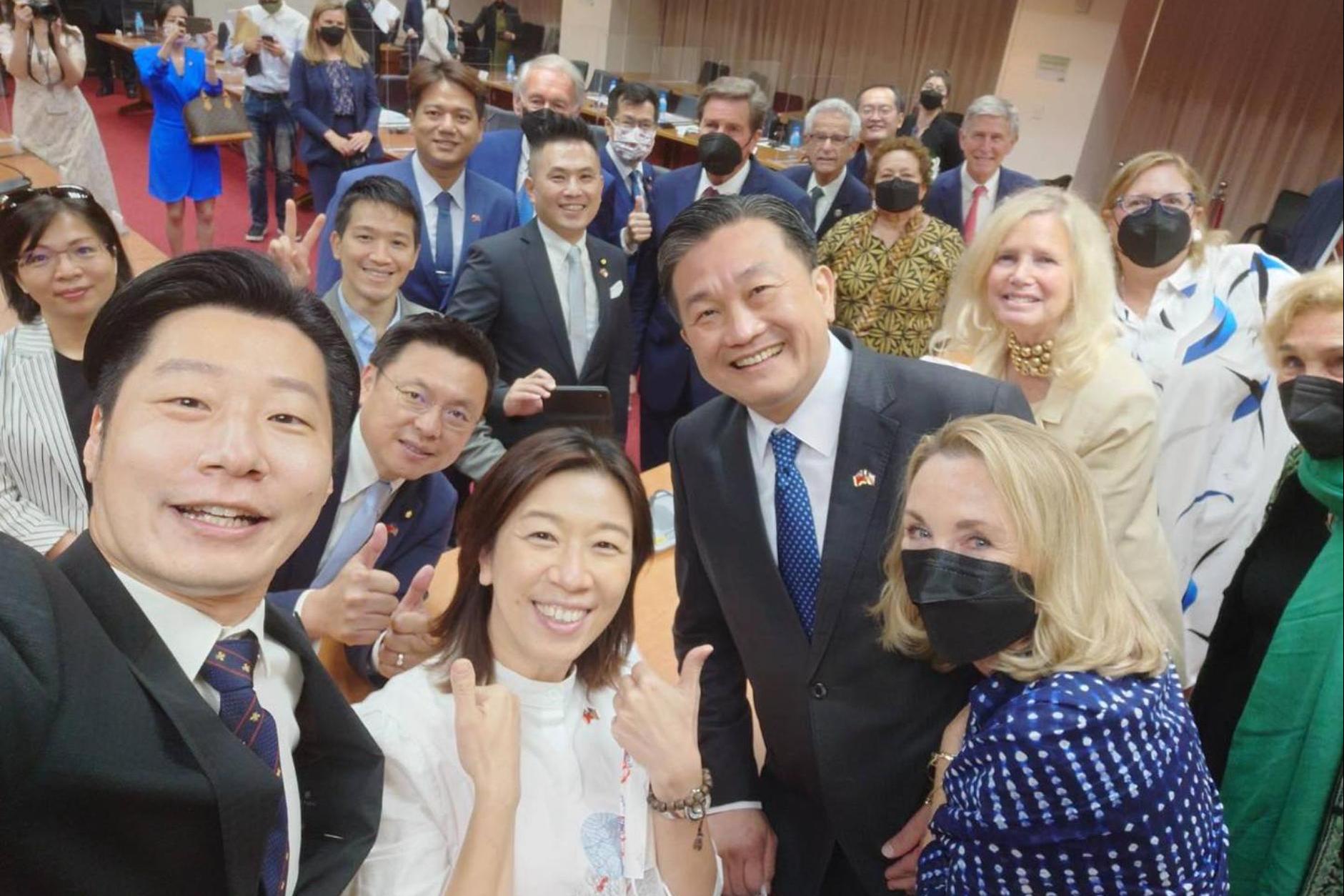 裴洛西後又一團美參議員馬基率團訪台英國、印度等國會議員也將陸續到台灣| 信傳媒