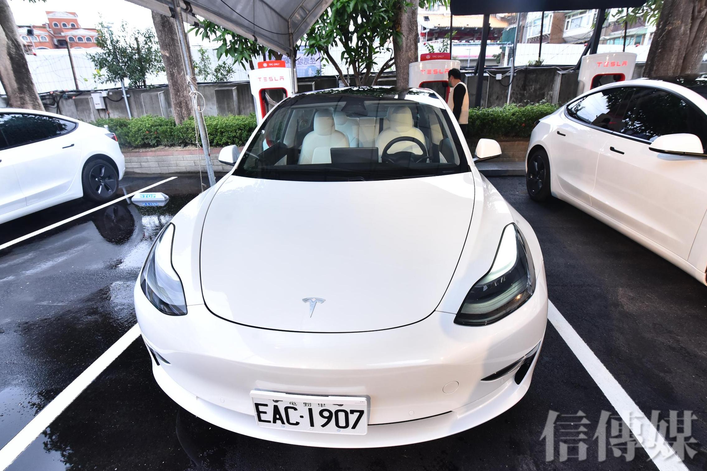 資金蜂擁回美國造就強勢美元今年外資賣超台股已超過1.1兆| 信傳媒