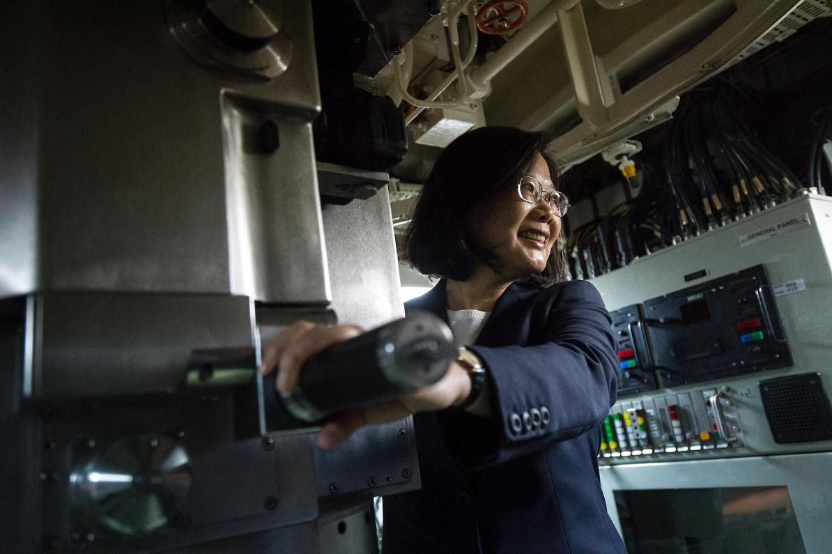 軍火商突現身座談會現場爆料....專家：潛艦國造偏離航道台灣需小型無人潛艦| 信傳媒