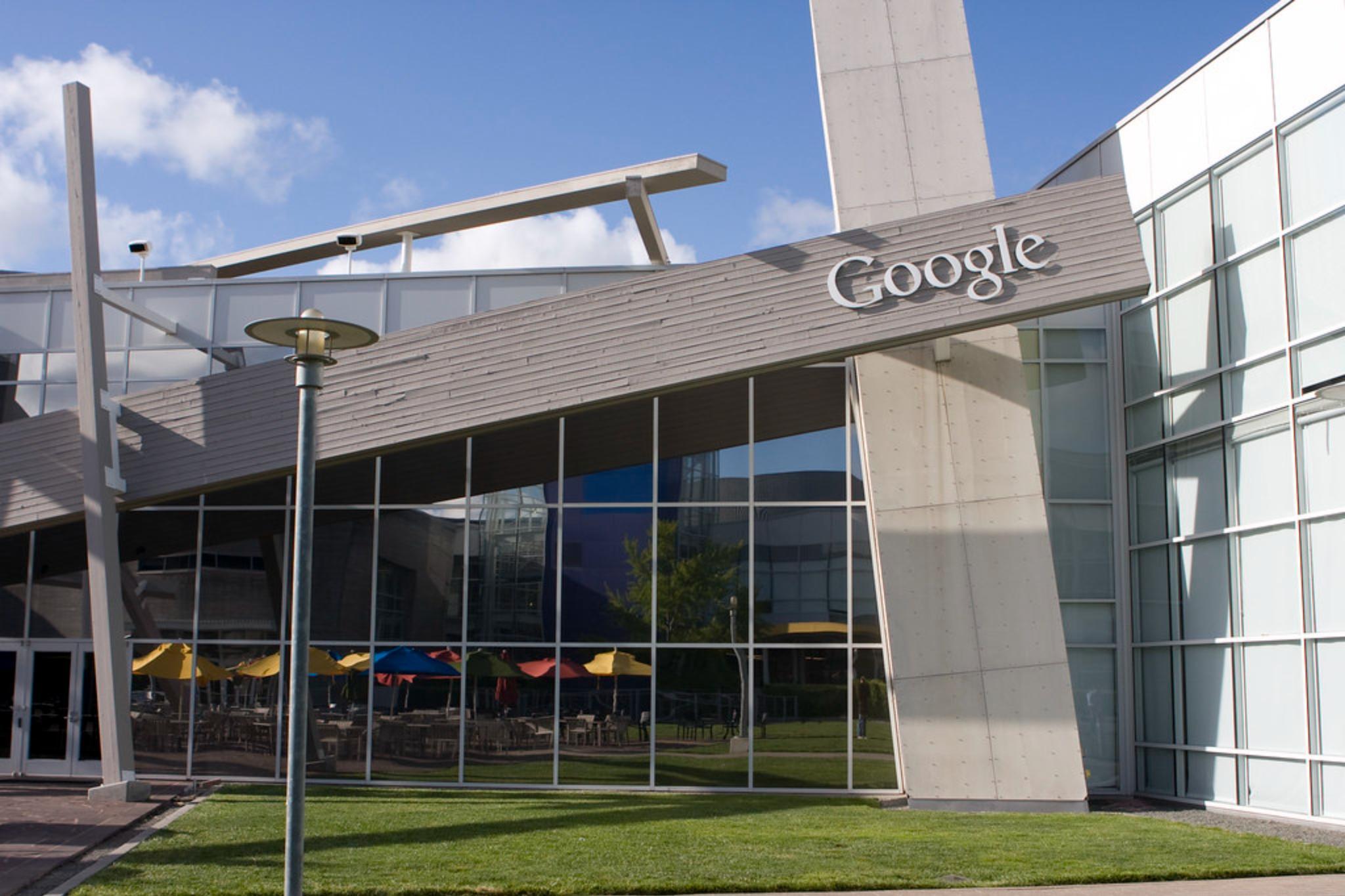 AI創新落後微軟？谷歌聊天機器人Bard答錯1題市值閃崩1千億美元| 信傳媒