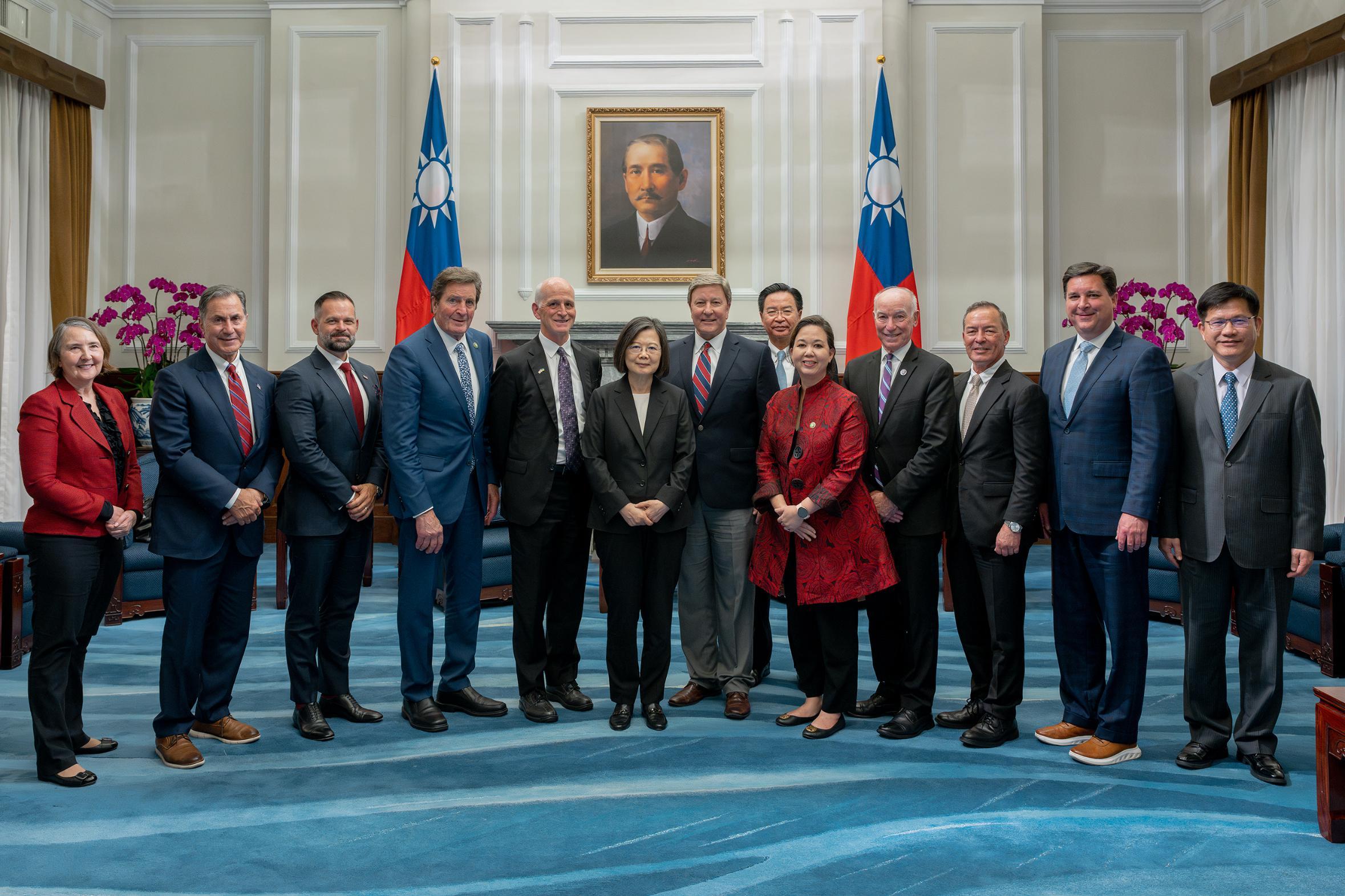 美國聯邦眾議院軍事委員會率團訪台凸顯台灣國際戰略地位的重要性| 信傳媒