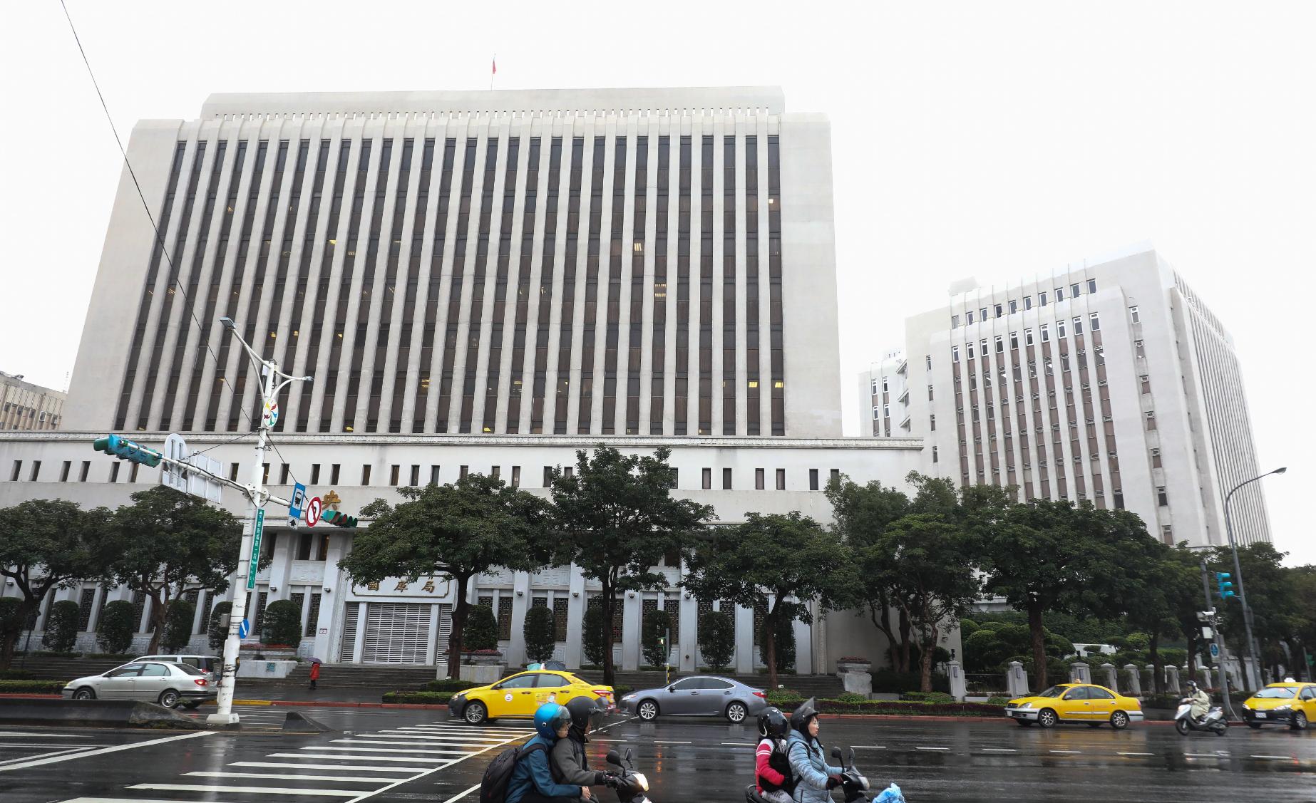 央行國際收支》貨運收入減＋出國旅行支出增服務收支逆差創23季來新高| 信傳媒