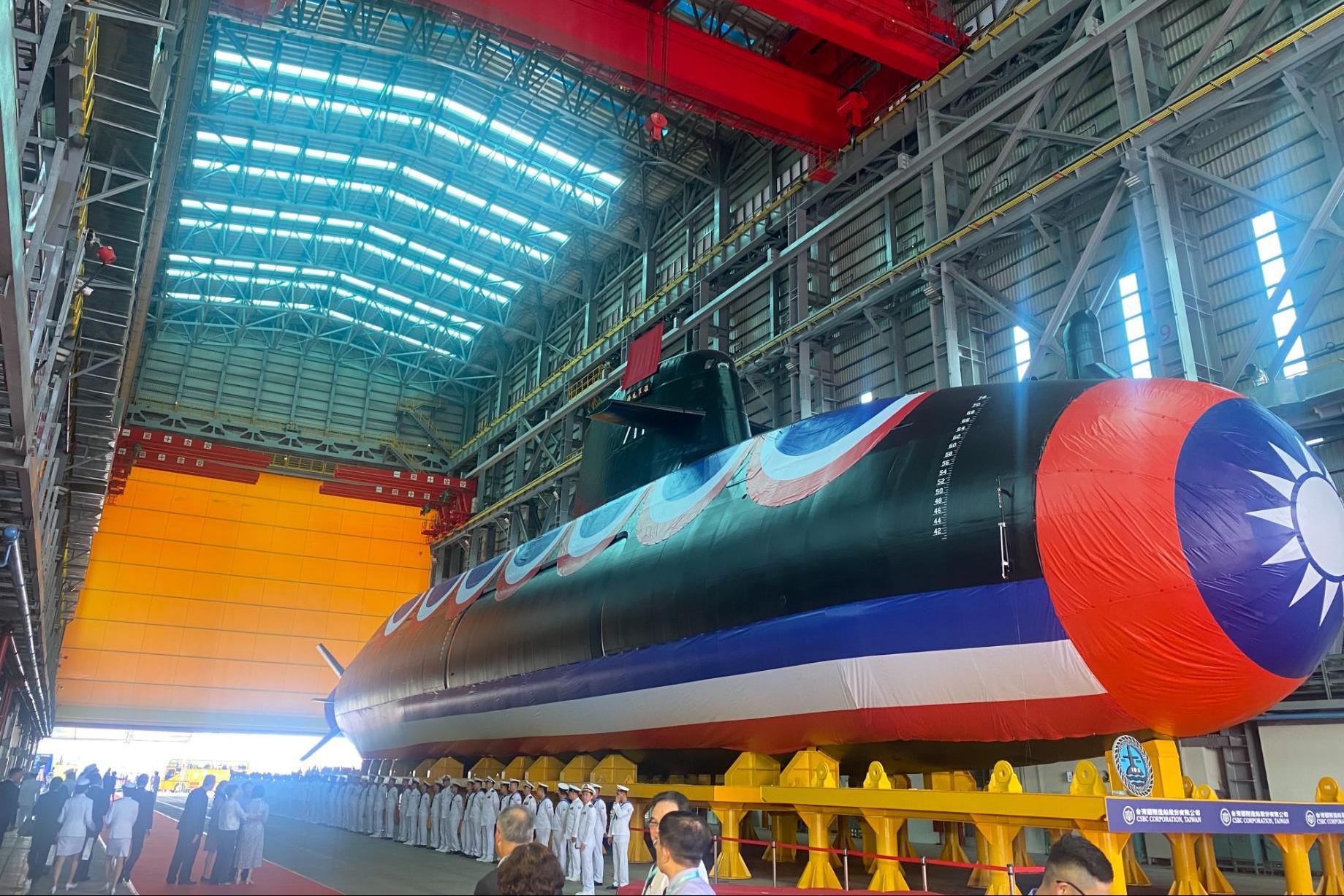 台灣首艘自製潛艇「海鯤號」下水 蔡英文:自製潛艦就算要承擔風險也要跨出這一步 | 信傳媒