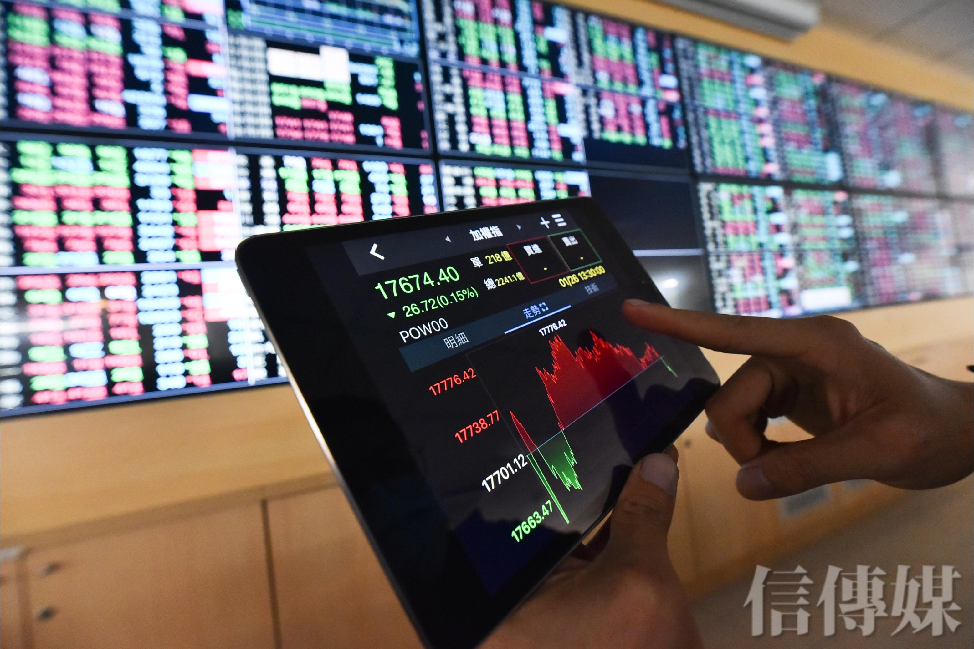 2023「台股人氣王」出爐》老中青持股偏好大不同學生偏愛ETF、退休族青睞買個股| 信傳媒