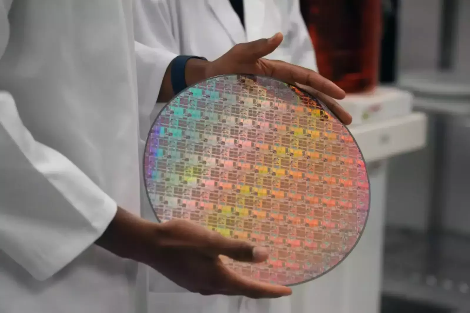 半導體大廠應材盤後大漲13％ 設備商志聖、均豪、均華亮燈奔漲停| 信傳媒