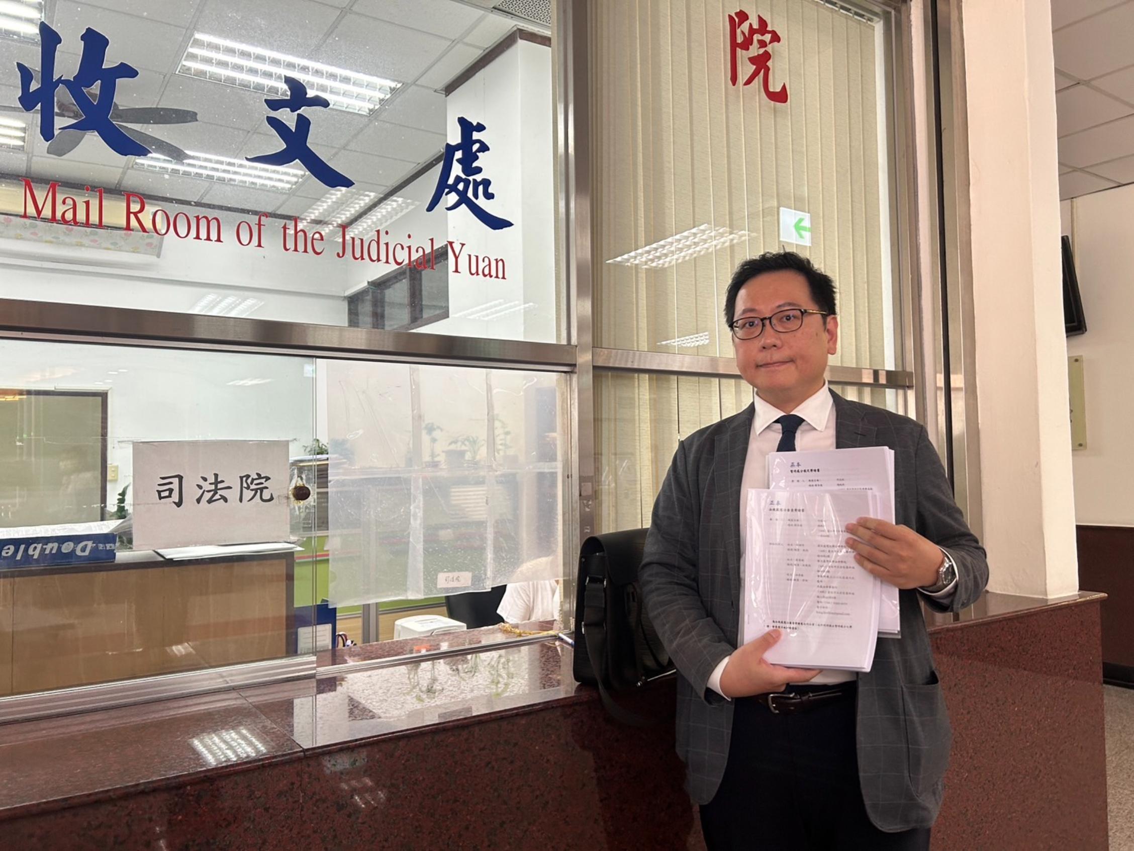 新法上路首備詢卓榮泰自嘲「以身試法」 總統委請律師今正式提釋憲| 信傳媒