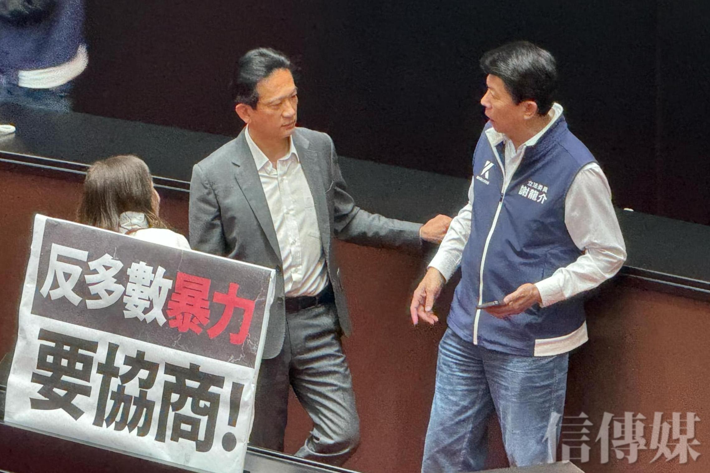 林俊憲、謝龍介同台較勁也相互拉抬 準台南市長參選人的相愛相殺 | 信傳媒