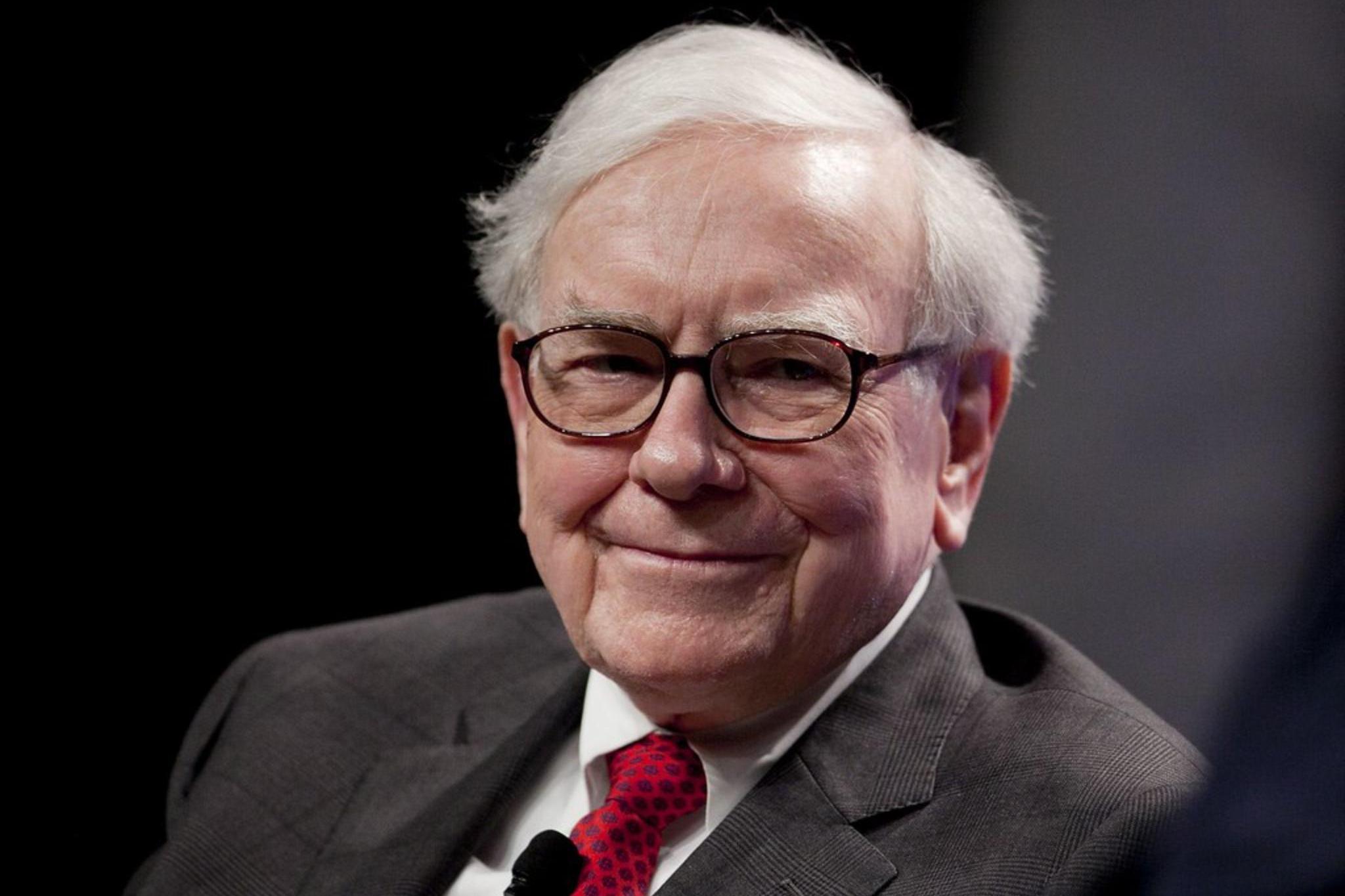 波克夏市值突破1兆美元投資人送給巴菲特的94歲生日大禮| 信傳媒