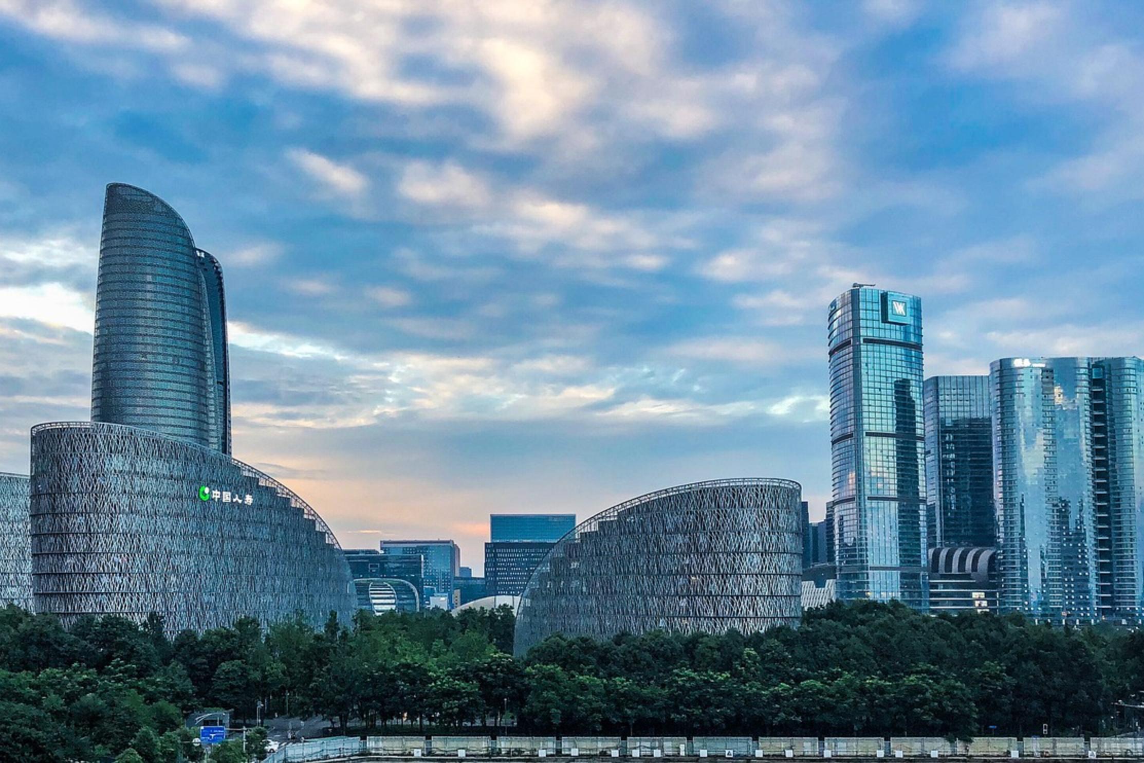 中國央行撒五千億人民幣救股市深滬20多家半導體股漲停創業板飆8％ | 信傳媒