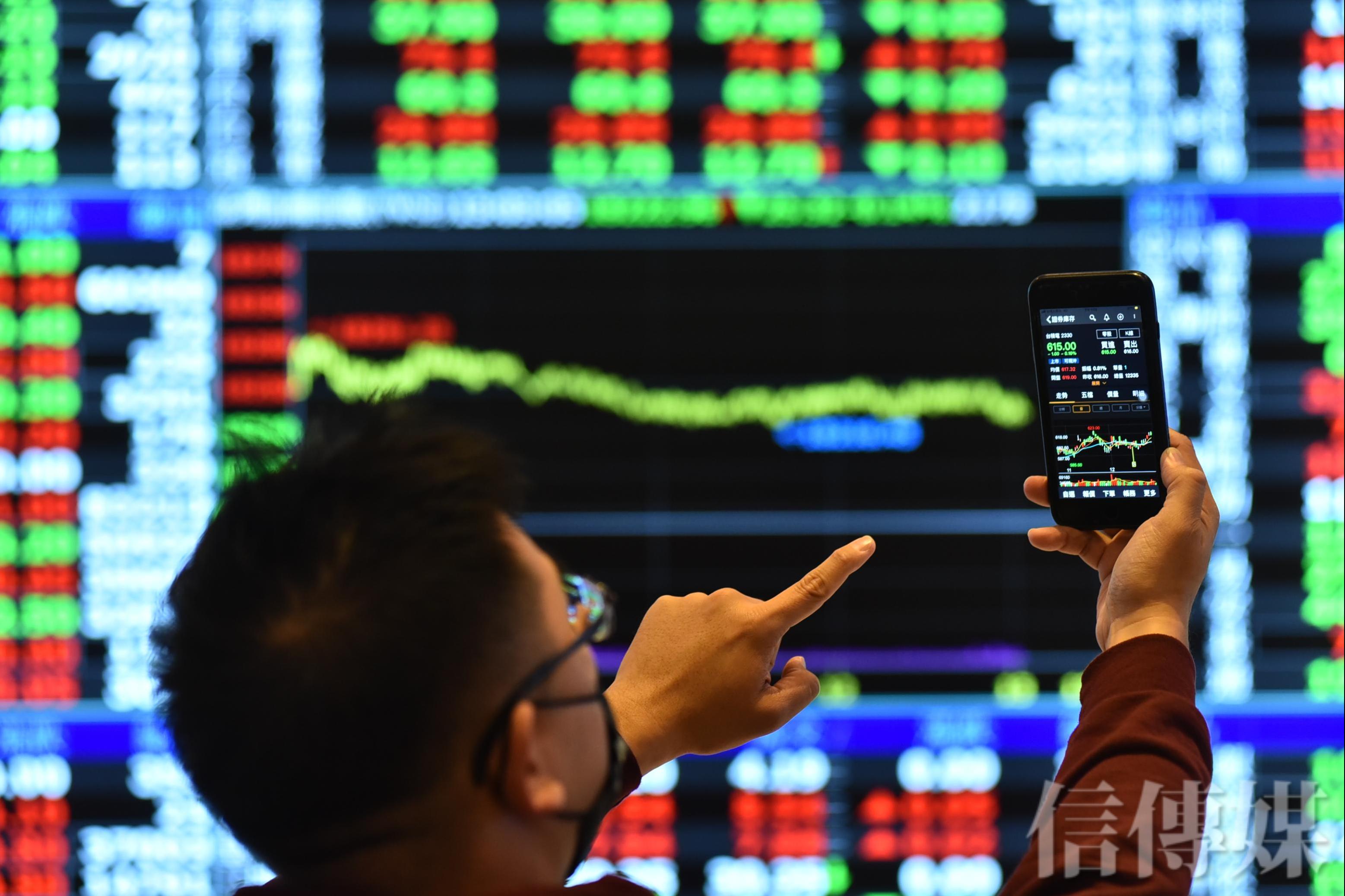 台股封關倒數》投資人可以抱股過年？2大名家：高持股、高槓桿建議減碼預留現金避險| 信傳媒